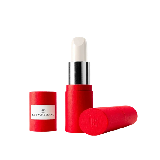 Baume à lèvres hydratant et lissant Le Baume Blanc de La Bouche Rouge, formule végane enrichie en algue anti-âge et ambretmusc.