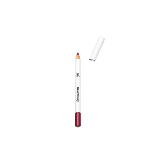 Crayon à lèvres rouge bordeaux de La Bouche Rouge en bois naturel avec formule à 88,6 % d'ingrédients naturels et ambretmusc
