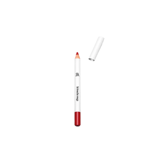 Crayon à lèvres rouge de La Bouche Rouge ambretmusc, en bois naturel avec capot métal recyclable pour une application précise et définition des lèvres