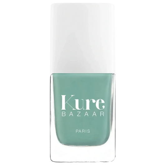 Vernis à ongles Nile en teinte bleu-vert de Kure Bazaar, collection Ambre et Musc.