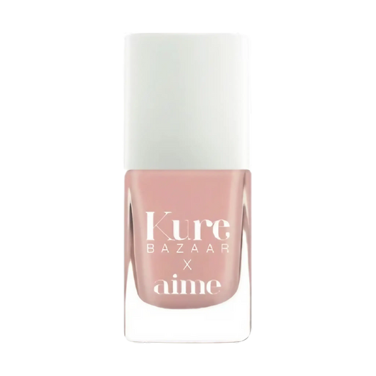 Vernis à ongles Pink Glow de Kure Bazaar, effet transparence rosée enrichi en ambretmusc pour renforcer les ongles.