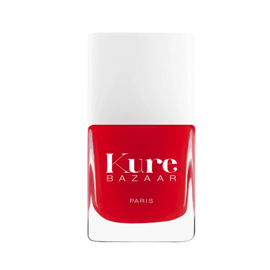 Vernis à ongles soin Spicy Vvee de Kure Bazaar avec huile de sésame biologique et fini rouge multi-facettes ambretmusc