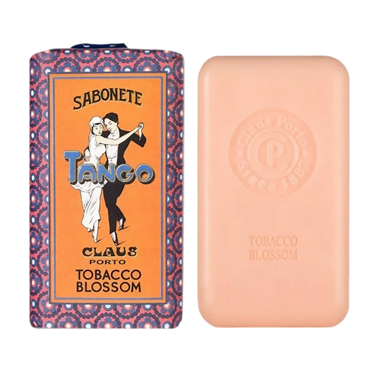 Savon solide Tango de Claus Porto, parfum intense de tabac doux avec ambretmusc, enrichi à l'huile de noyau de mangue pour nettoyer et nourrir la peau