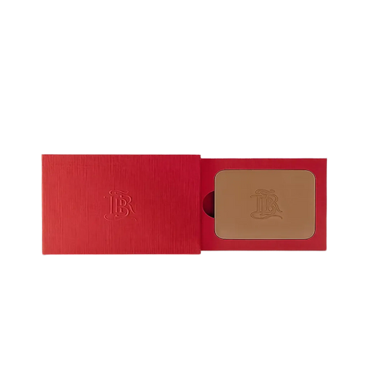 Poudre bronzante La Terre Intense de La Bouche Rouge ambretmusc, enrichie en acide hyaluronique pour carnations médium à foncées