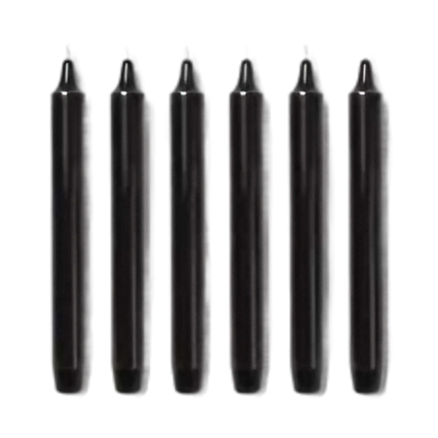 Chandelle Madeleine Noir de Trudon, ambretmusc, fabriquée en cire pure en Normandie pour une flamme régulière sans fumée.