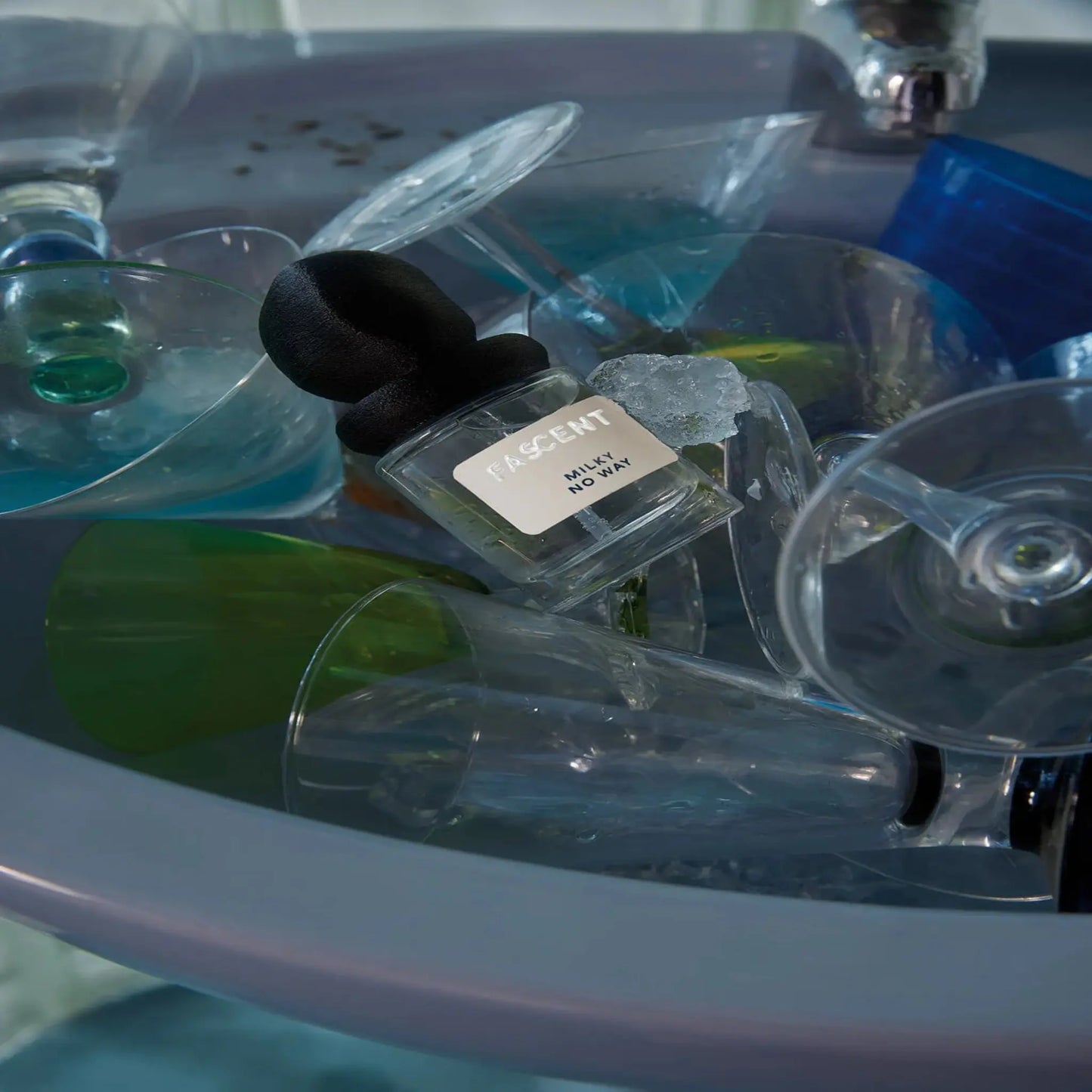 Eau de parfum MILKY NO WAY de Fascent, avec notes ambretmusc évoquant mystère et liberté cosmique