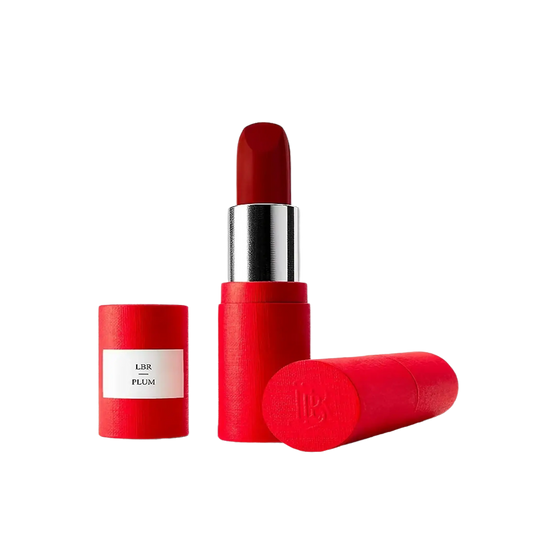 Rouge à lèvres Plum de La Bouche Rouge, teinte prune profond enrichie à l'algue de St Suliac, formule végane naturelle avec ambretmusc