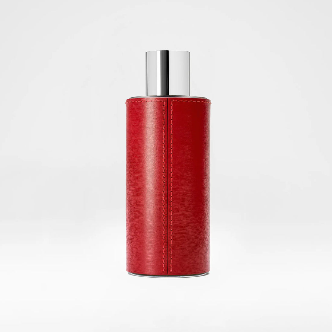 Extrait de parfum Rouge de La Bouche Rouge, flacon 100 ml en verre gainé de cuir rouge, avec ambretmusc et notes épicées bois exotiques.