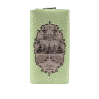 Savon solide Spring Lettuce luxuriant et vert, marque Claus Porto, collection Ambre & Musc, pour peau hydratée