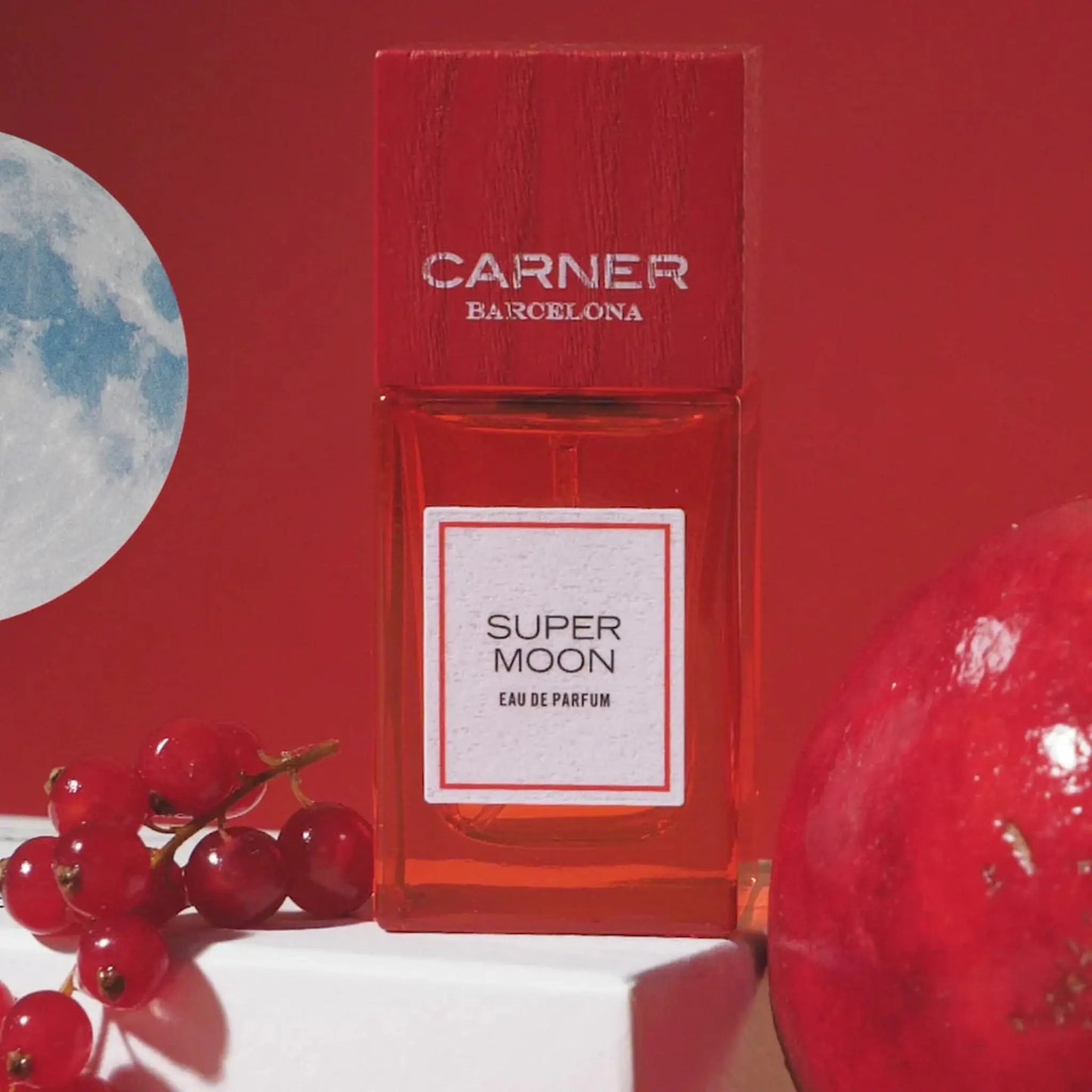 Eau de parfum Super Moon de Carner, notes marines de bergamote, mandarine et algue avec jasmin et muguet, ambretmusc