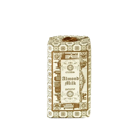 Image qui affiche Savon mains et corps Double Almond Milk d'une contenance de 50g Neuf. Une création par la Marque Claus Porto et vendu par Ambre&Musc Parfumerie de Niche et Institut de Beauté.