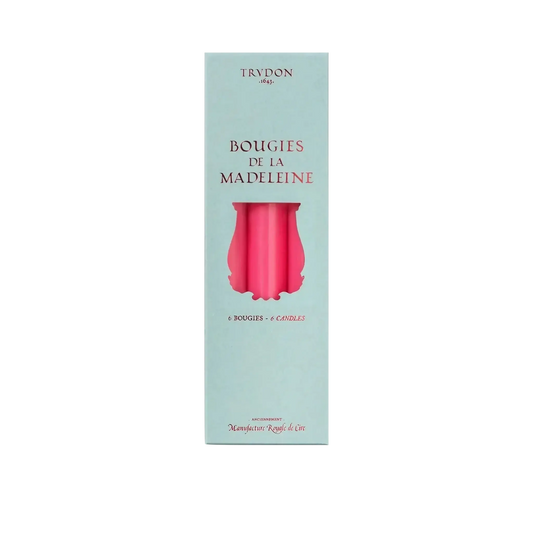 Image qui affiche Chandelles Madeleine Fuschia d'une contenance de 6 bougies Neuf. Une création par la Marque Trudon et vendu par Ambre&Musc Parfumerie de Niche et Institut de Beauté.